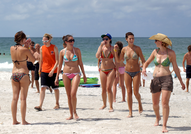 bathing beauties talkin' smack